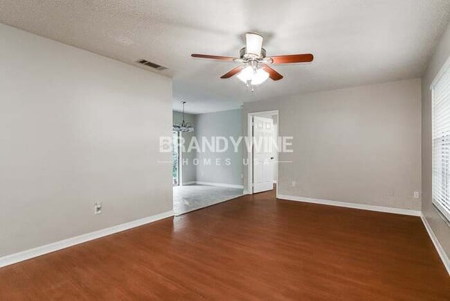 Building Photo - 215 Shore Rd