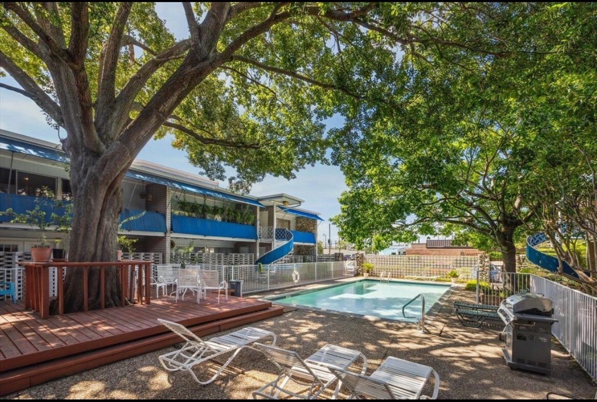 Foto principal - 3271 Sul Ross St