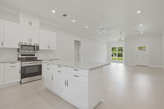 Foto del edificio - 3418 Shadowcrest Ln