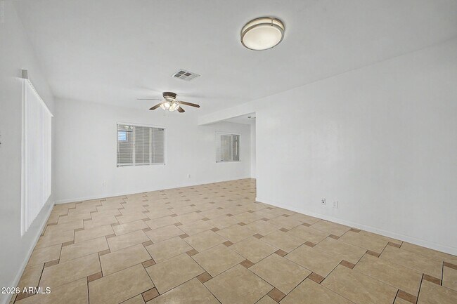 Foto del edificio - 7008 N 12th St
