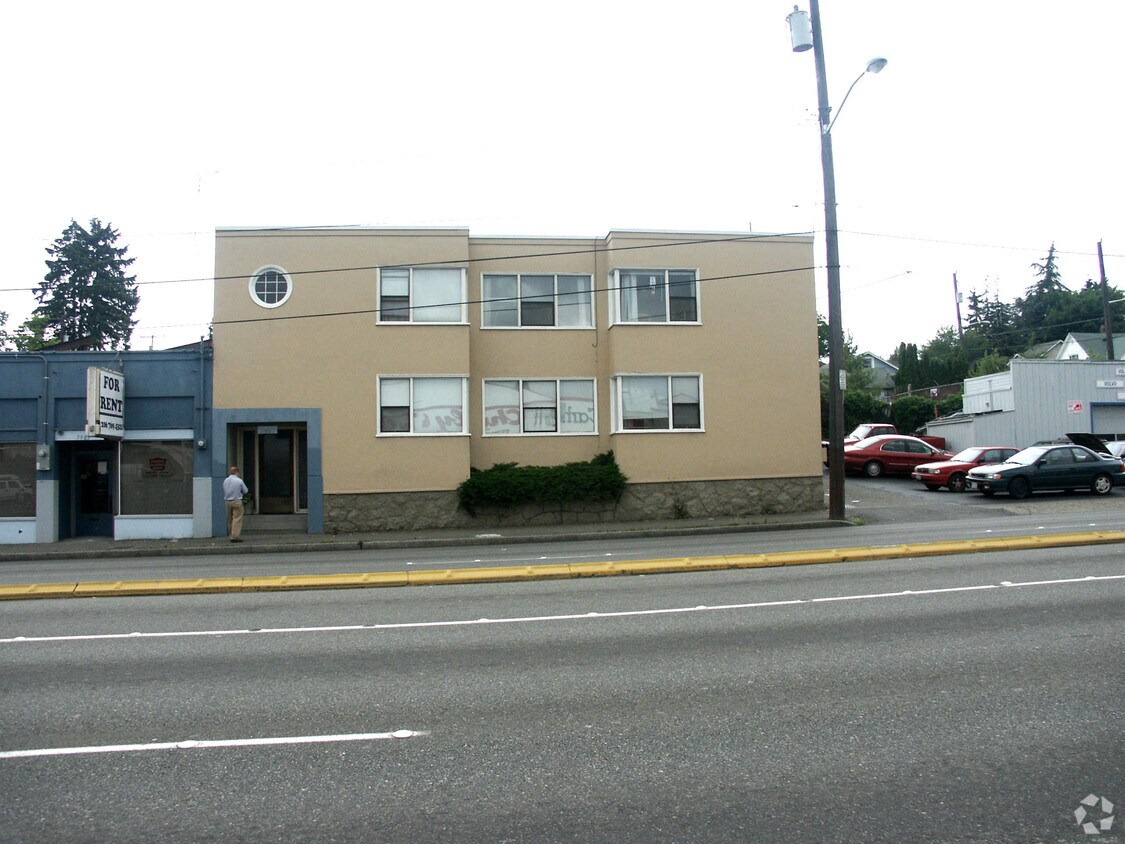 Building Photo - 7907 Aurora Ave N