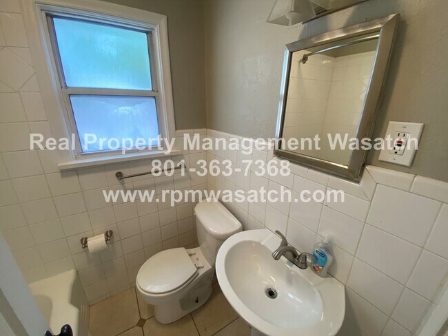 Foto del edificio - Check Out This Charming 1 Bedroom 1 Bathro...