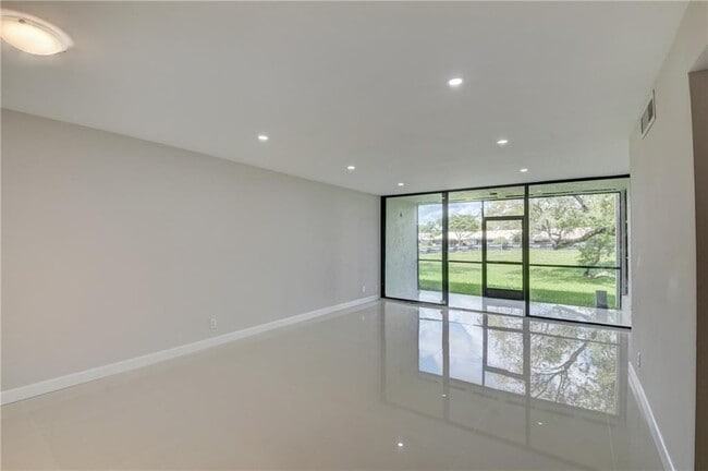 Building Photo - 6417 La Costa Dr