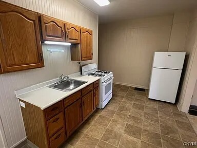 Foto del edificio - 321-25 N Midler Ave