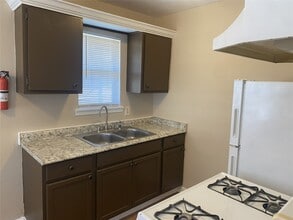 Building Photo - 3024 Elgin St