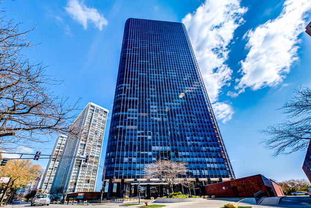 Foto principal - 5415 N Sheridan Rd