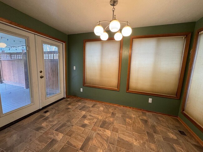 Building Photo - 5753 NW Landing Drive ~ Delightful Home wi...