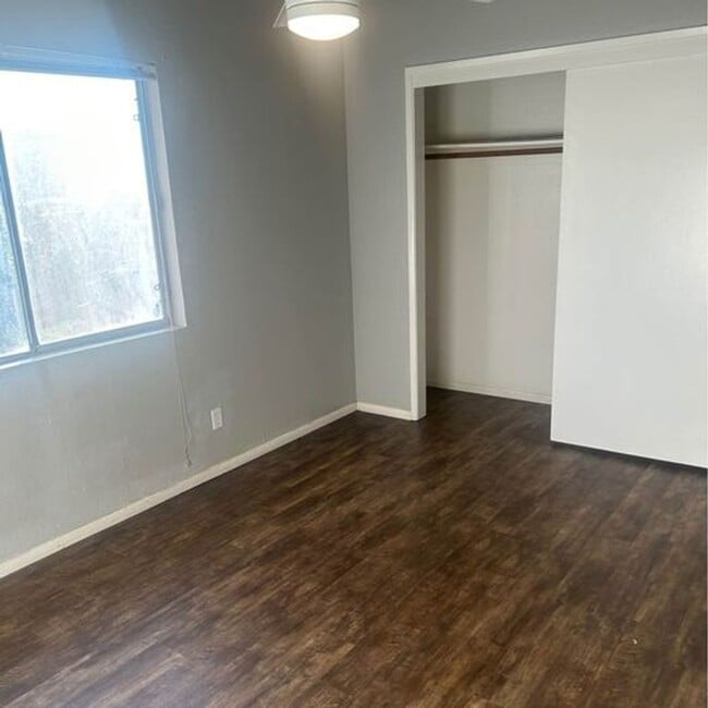Building Photo - 2440 Almandor Cir