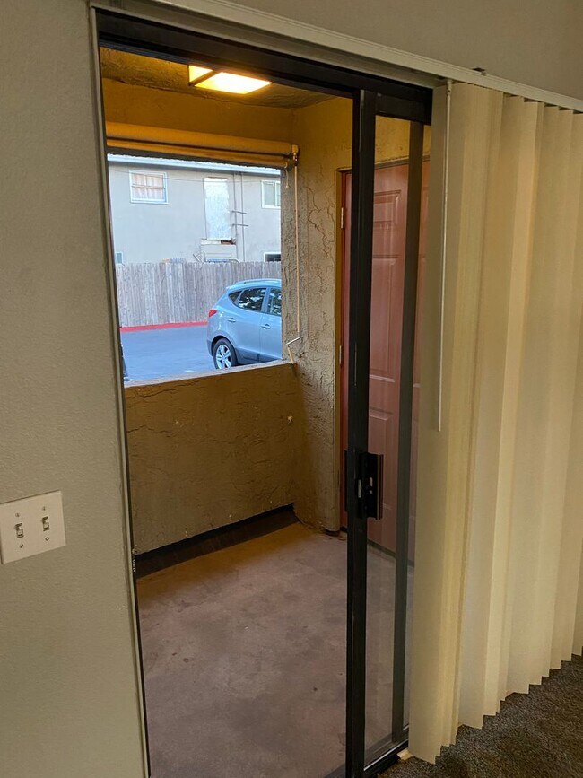 Building Photo - Cozy 3-Bedroom Condo with Washer/Dryer and...
