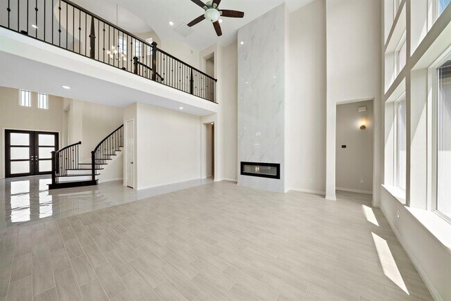 Building Photo - 9806 Oakwood Trl