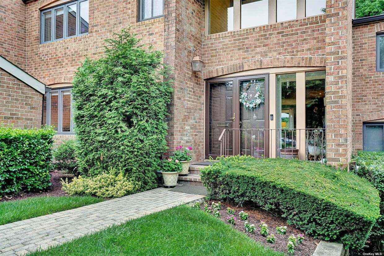 Primary Photo - 72 Windsor Gate Dr