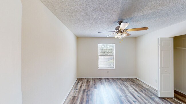Interior Photo - Inlet Bay at Gateway