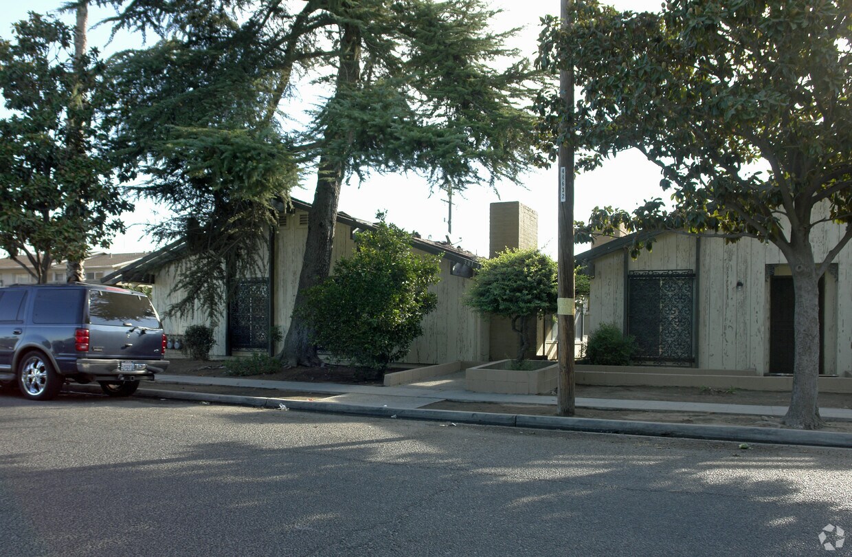 Primary Photo - 381-391 S Phillip Ave