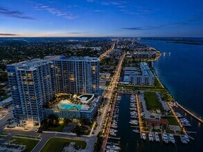 Building Photo - 220 Lake Shore Dr