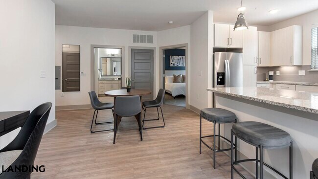 Foto del edificio - 5025 Wembley Central Ln