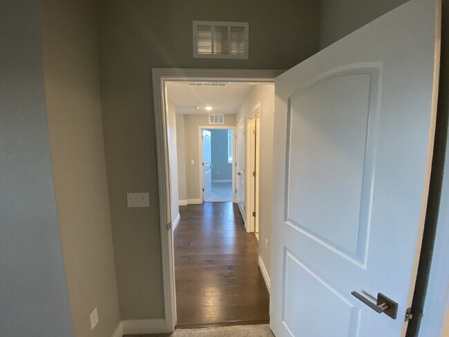 Newly Built Condo in the Side Creek Neighborhood! - Newly Built Condo in the Side Creek Neighborhood!
