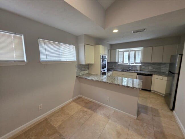 Building Photo - 5026 Birchmont Dr