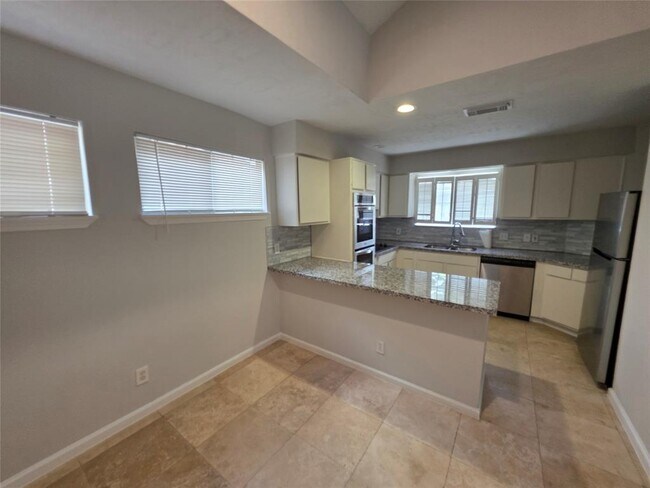 Foto del edificio - 5026 Birchmont Dr