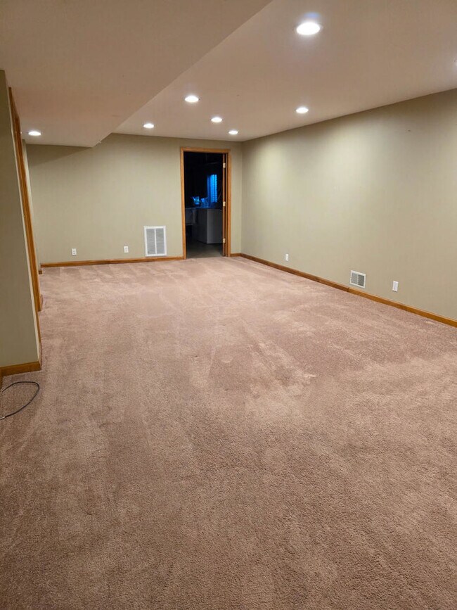 Foto del edificio - 1860 Chandler Ave