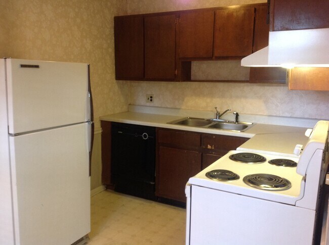 Foto del edificio - MAIN LEVEL END UNIT AT SALEM SQUARE!!!