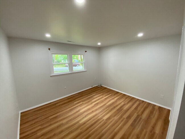 Bedroom - 89 Oakland Rd