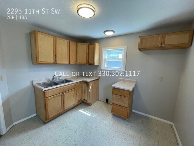 Foto del edificio - Two bedroom one bathroom second level apar...
