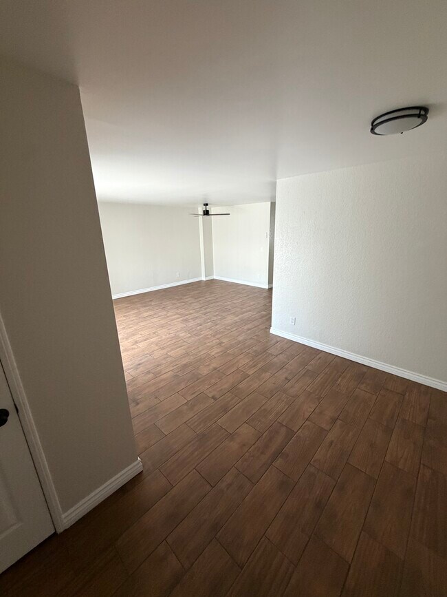 Building Photo - 1046 W 165th Pl