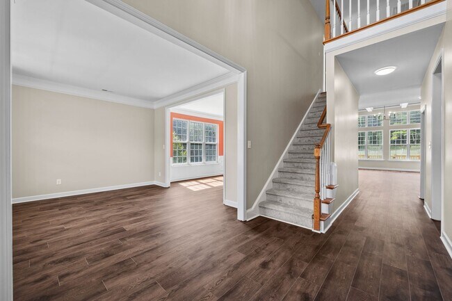 Foto del edificio - 4 Bedroom Home with an In-Ground Pool in L...