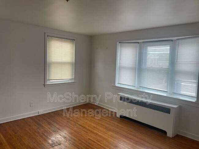 Building Photo - 4400 Sheffield Ave
