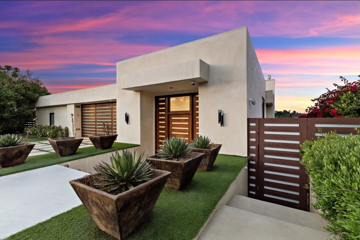 Foto principal - 1018 Stradella Rd