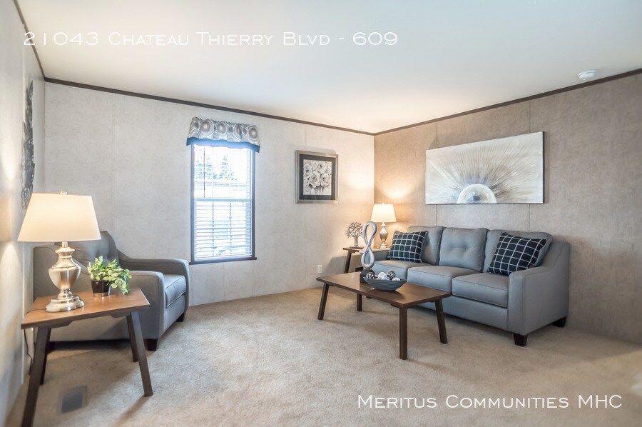 21043 Chateau Thierry Dr N Unit 609, Macomb, MI 48044 - Room for Rent