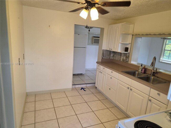 Building Photo - 4321 Kirby Loop Rd