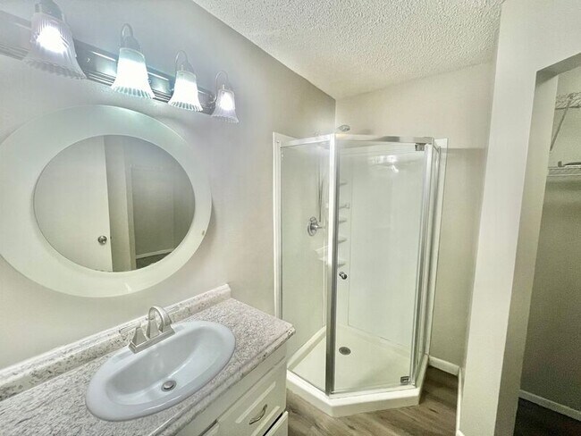 Building Photo - 2584 Grassy Point Dr