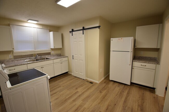 Foto del edificio - One Bedroom Home in Greenfield