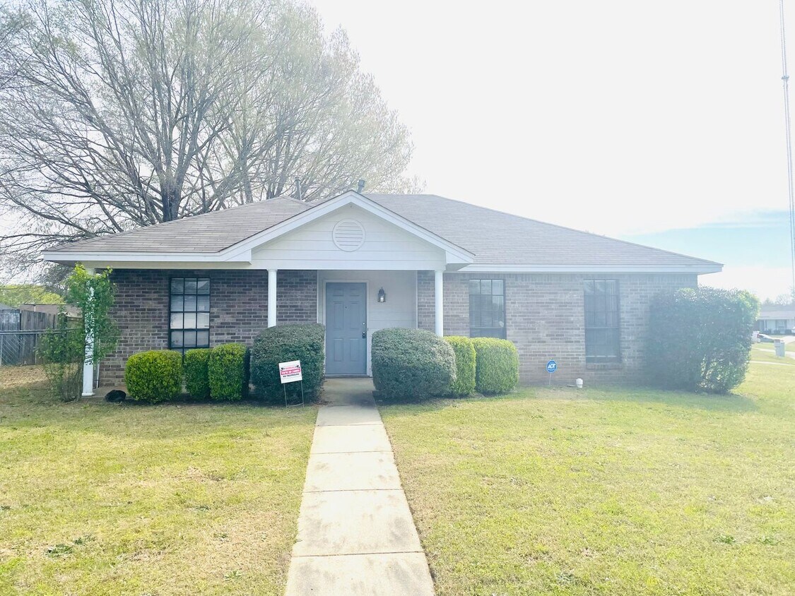 ** 3 Bed 2 Bath located off Wares Ferry Ro... House Rental in