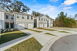 Building Photo - 5893-A Creekside Crossing Unit