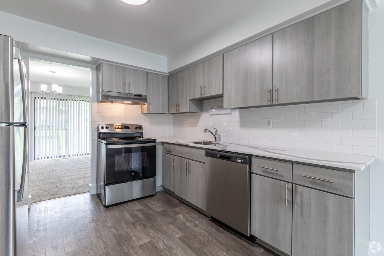 Foto principal - Edge At Farmington Hills - Farmington Hills, MI