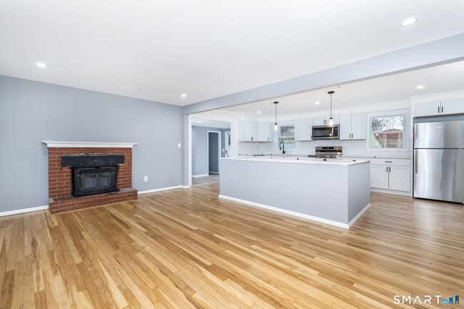 Building Photo - 555 Graham Rd