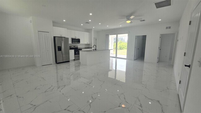 Building Photo - 2809 64