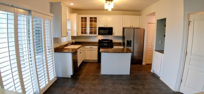 Foto del edificio - 564 Woods Creek Ln