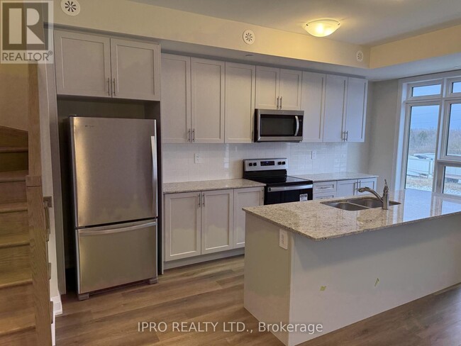Building Photo - 1581-1581 Rose Way