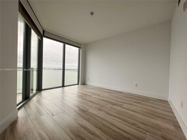 Foto del edificio - 2900 NE 7th Ave