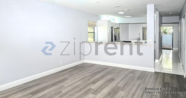 Foto del edificio - 9761 Riverside Dr