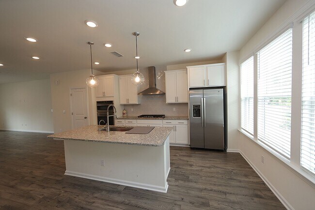 Foto del edificio - Highly Upgraded Townhome in Superb North R...