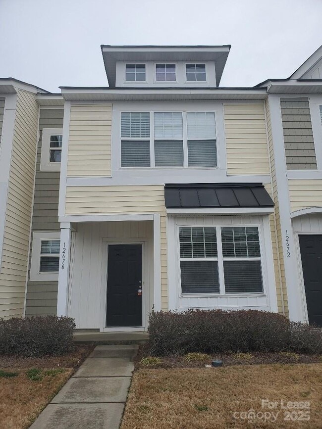 Building Photo - 12676 Persimmon Tree Dr