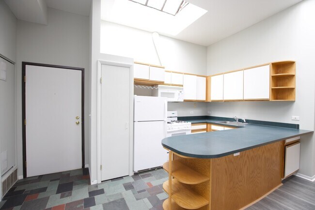 Foto del edificio - 655-655 Central