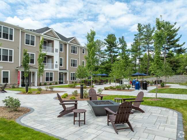 Courtyard - The Somerset at Montgomery