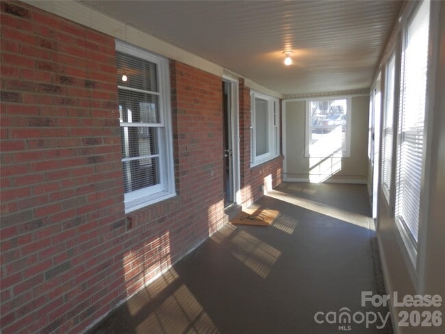 Foto del edificio - 67 Barber St NW