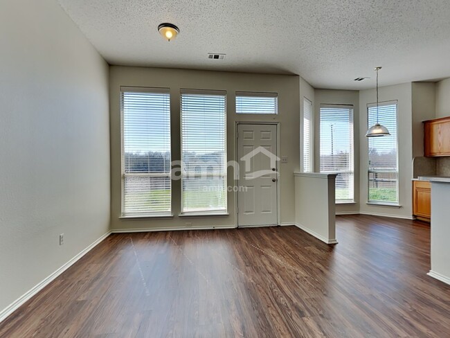 Foto del edificio - 1613 Meadowlark Ln