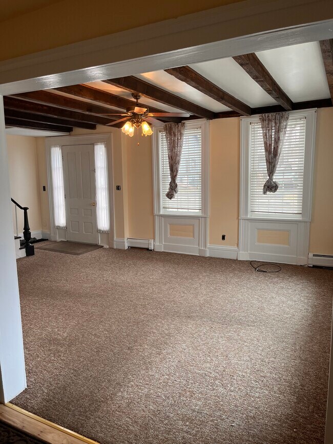 Foto del edificio - 66 S Maple St